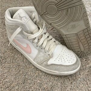 Nike Women’s air jordan 1 mid SE iron ore